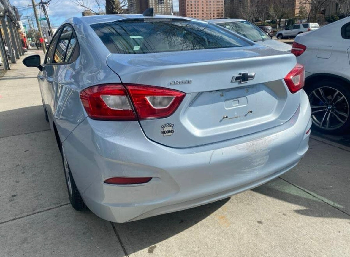 Chevrolet Cruze LS Sedan FWD