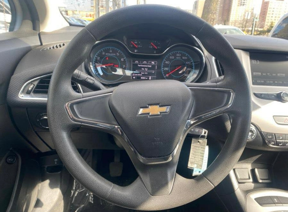 Chevrolet Cruze LS Sedan FWD